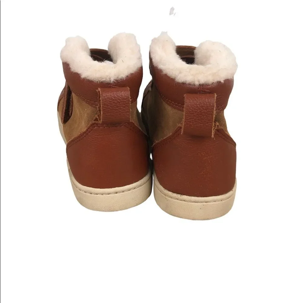 Ugg Theron Chestnut Kid's USA Size 5
Suede and leather - Picture 4 of 13